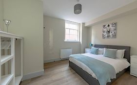 Hereford City Centre - Apartment 4, Isabella House - Modern Apartment In The Heart Of The City - Sleeps 4 Guests - Hosted By Rentmyhouse